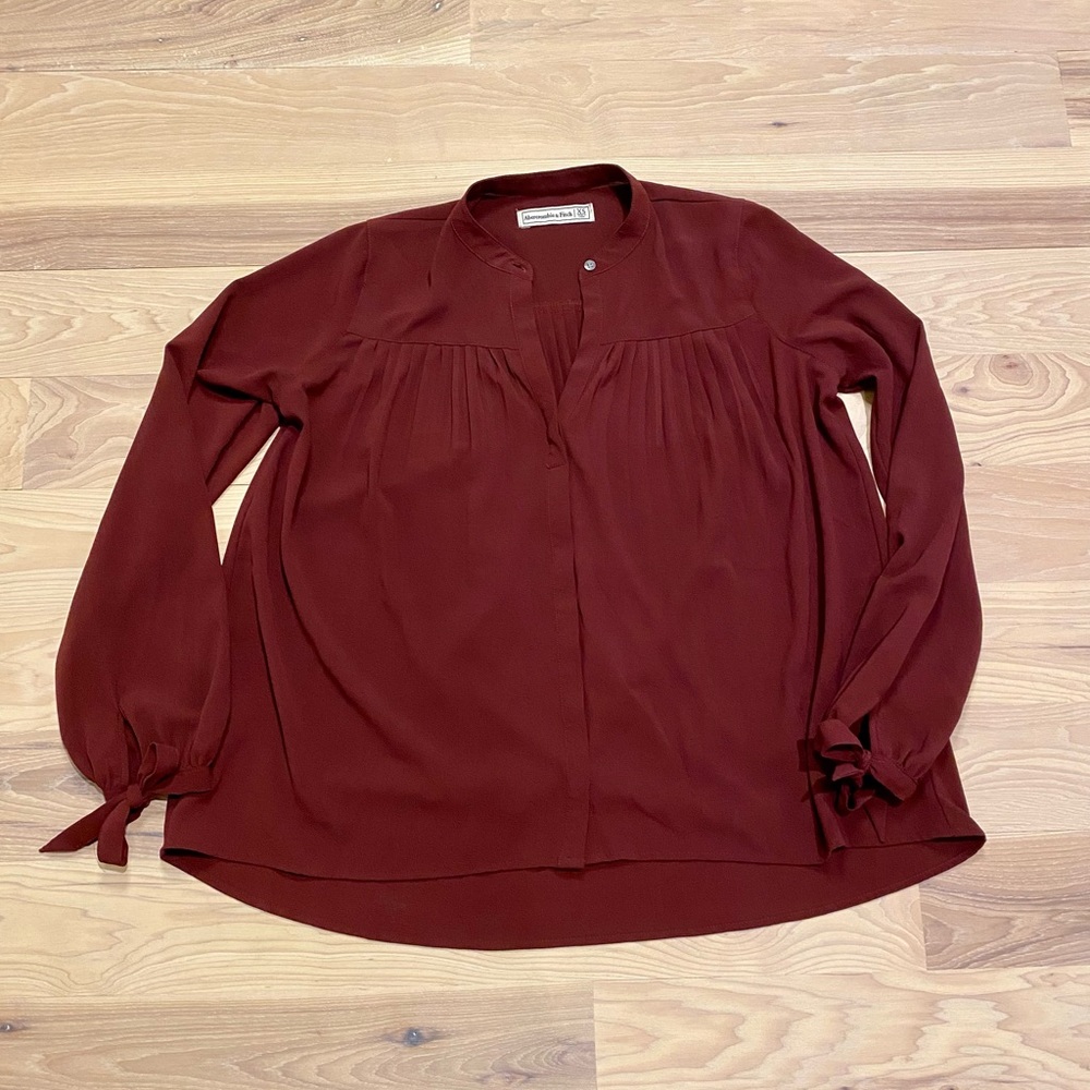 Abercrombie & Fitch Tie Sleeve Flowy blouse